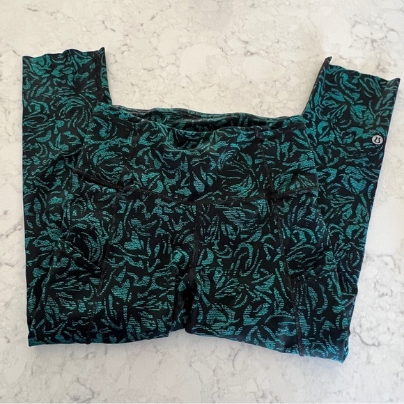 Lululemon Fast & Free Crop (19")
Thrive Viridian Green Black - Picture 3 of 9